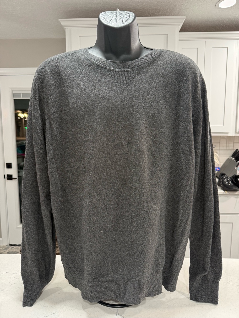 Banana Republic Men’s Knit Pullover Sweater Gray Crew Neck Size L Italian Yarn